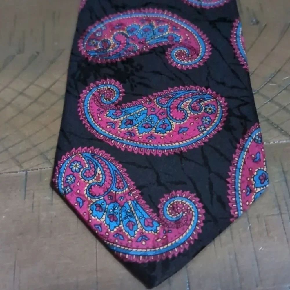 Hugo Boss Purple Paisley Classic 100% Silk Tie